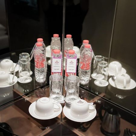 Crown Victoria Hotel Tulungagung Eksteriør bilde