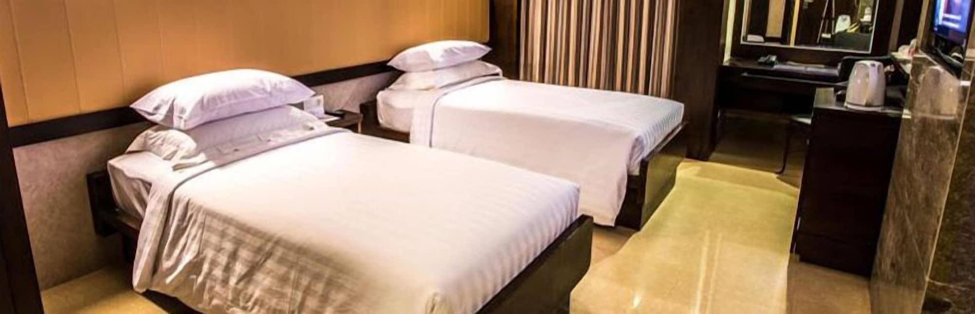 Crown Victoria Hotel Tulungagung Eksteriør bilde
