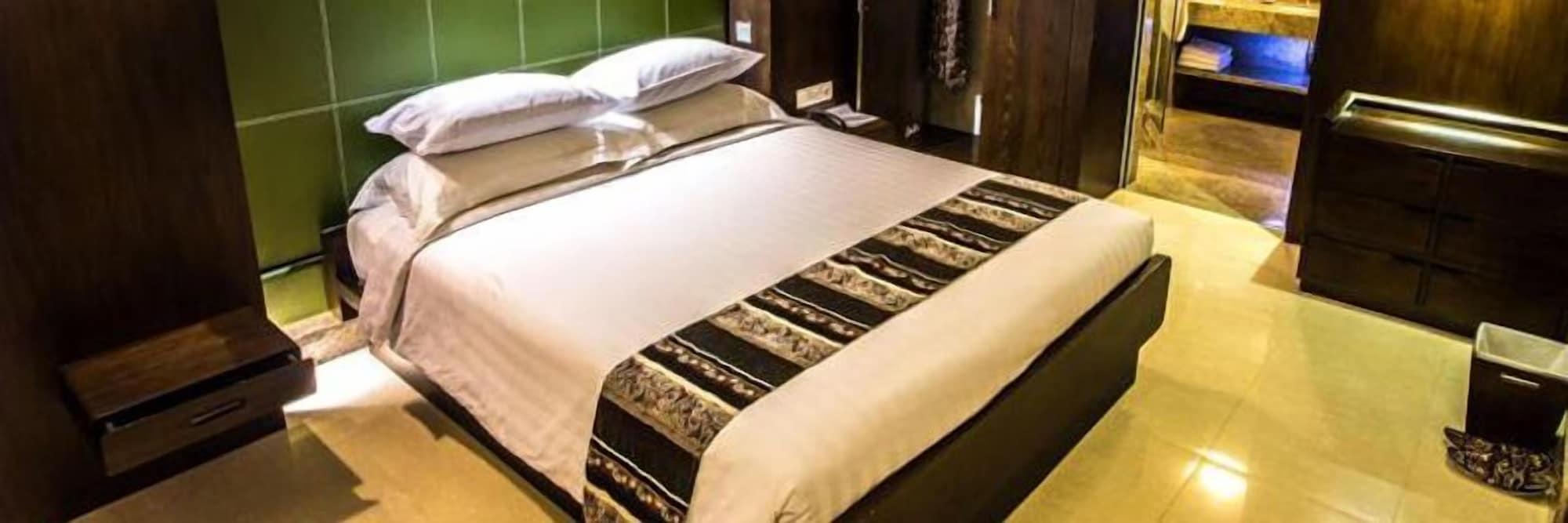 Crown Victoria Hotel Tulungagung Eksteriør bilde