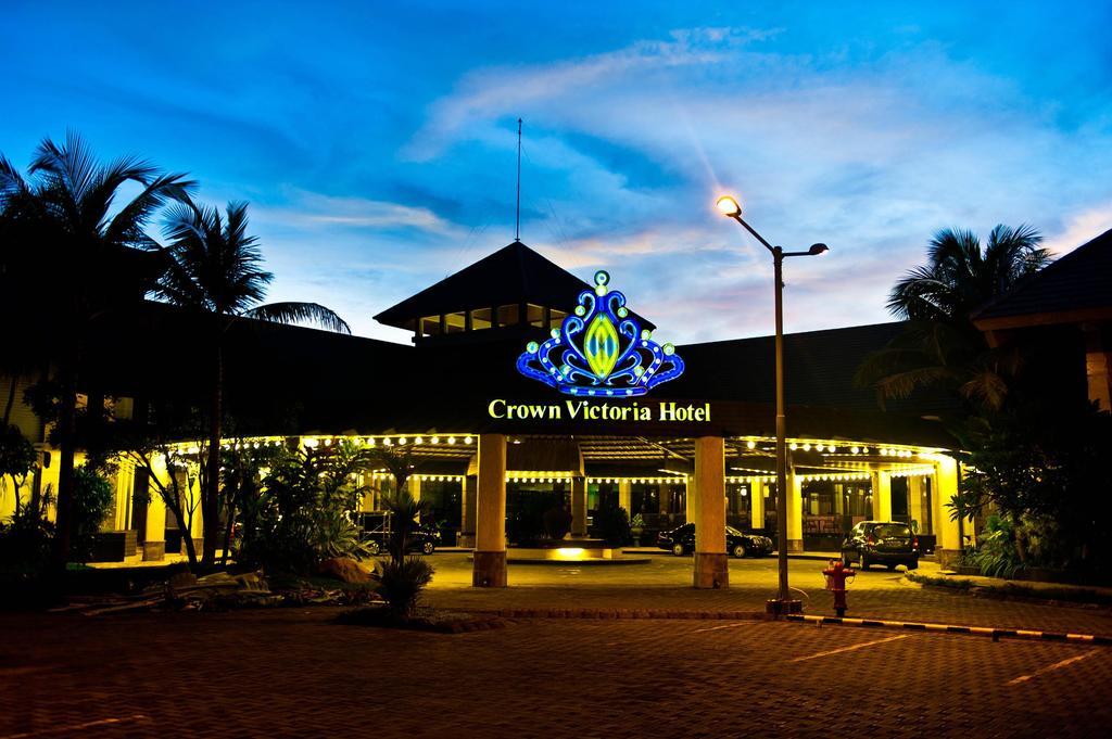 Crown Victoria Hotel Tulungagung Eksteriør bilde