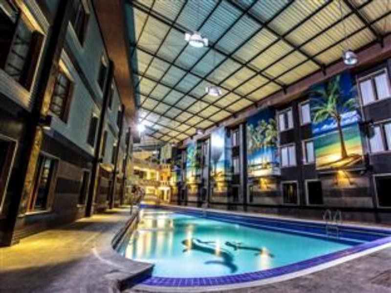 Crown Victoria Hotel Tulungagung Eksteriør bilde